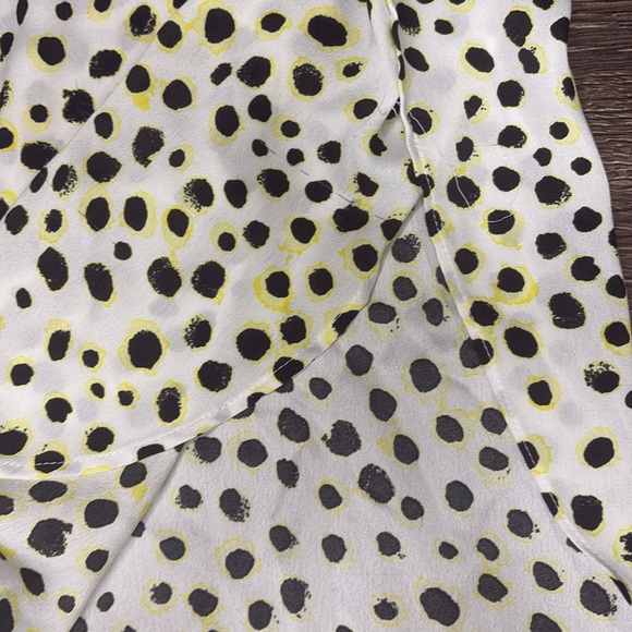 Ann Taylor White with Black and Yellow Design on it size XL - Picture 3 of 7